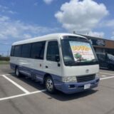 マイクロバスは普通免許で運転できる?必要な免許と取得費用を詳しく解説