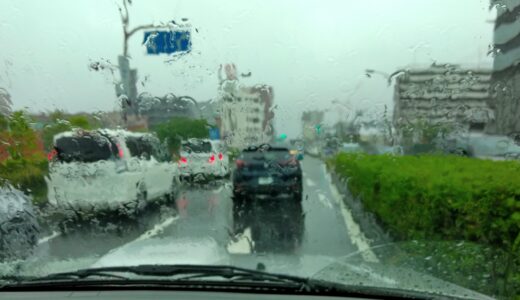 【疑問解決】レンタカーでドライブ中に車の窓ガラスが曇る！自分でできる対策を確認