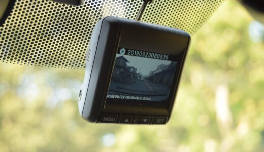 レンタカーにドライブレコーダーは必要？ドラレコを取り付けするメリットとデメリットを解説